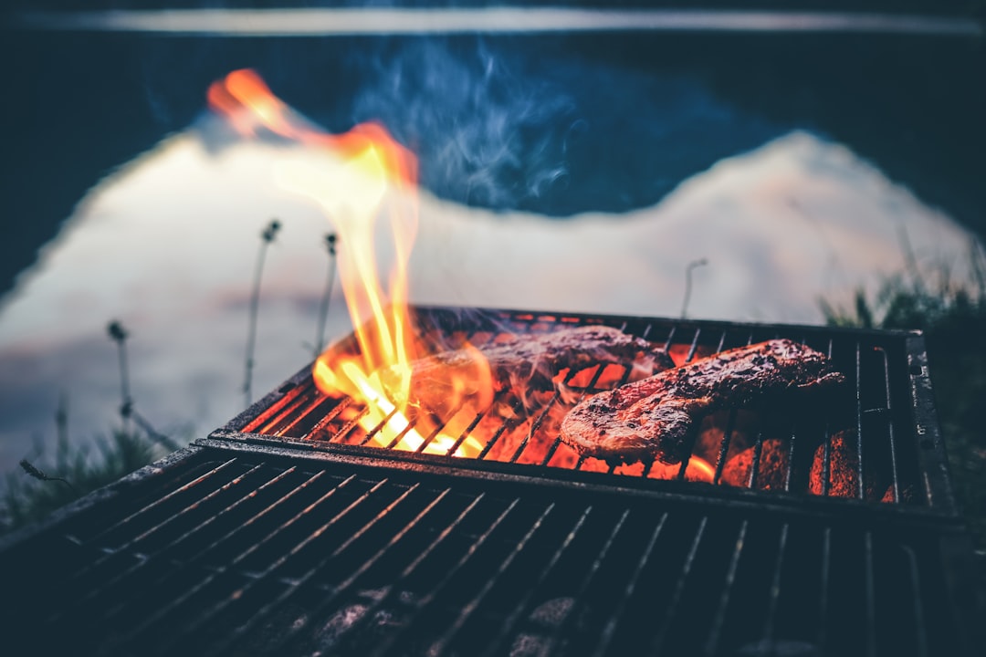 Do you cover BBQ when cooking steak?